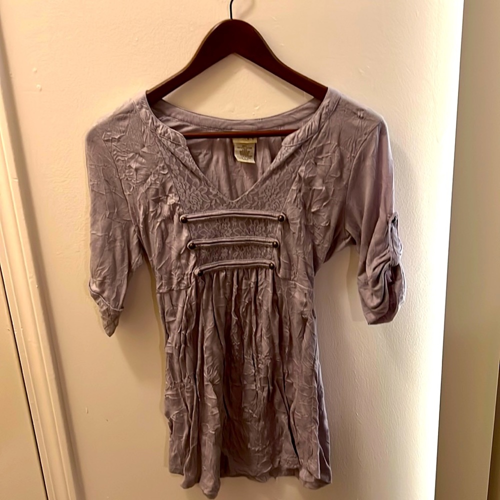 Daytrip brand lavender shirt with lace detail elbow length sleeves and grommets